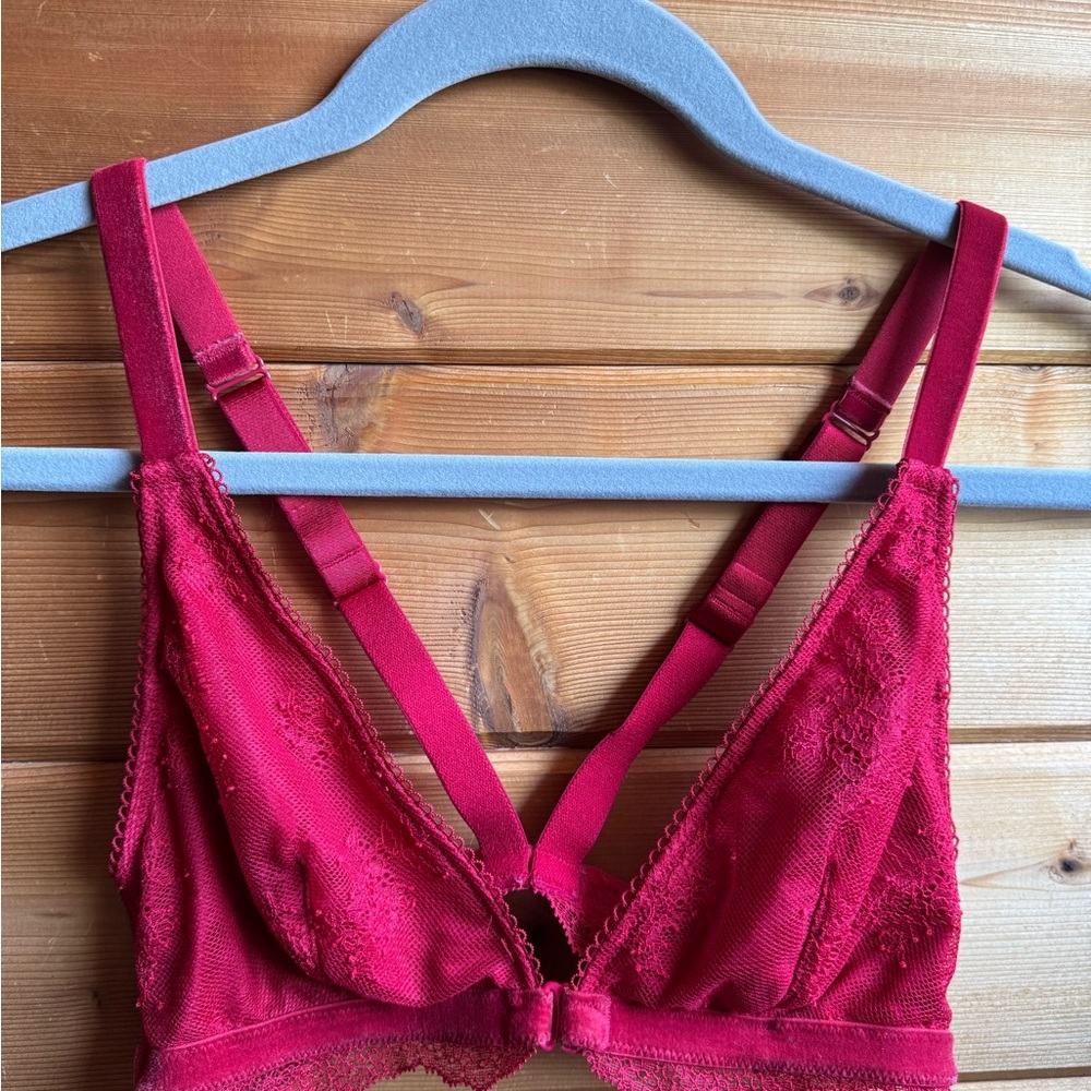 Victoria’s Secret Red Lace Racerback Bralette With Front Hook | Size Small